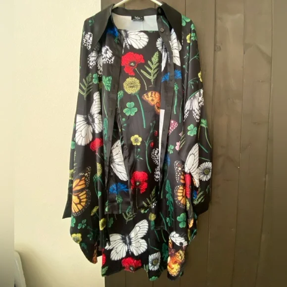 Dressed in Lala Folklore Florals Playsuit - Picture 5 of 9